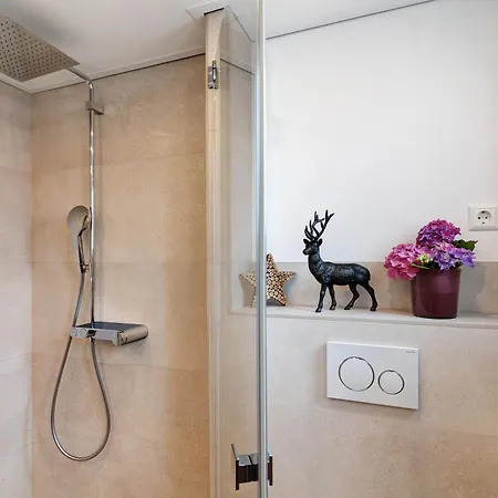 Moderner Schwarzwaldtraum アパート